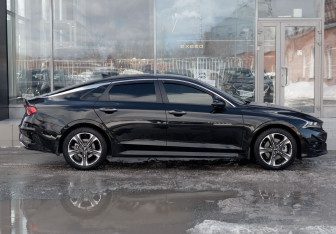 Подержанный автомобиль Kia K5 2021 года (4 фото)