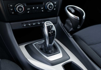 Подержанный автомобиль BMW X1 2013 года (16 фото)