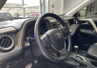 Подержанный автомобиль Toyota RAV4 2013 года (7 фото)