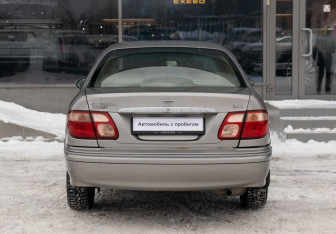 Подержанный автомобиль Nissan Bluebird Sylphy 2002 года (6 фото)