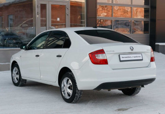 Подержанный автомобиль Skoda Rapid Liftback 2017 года (7 фото)