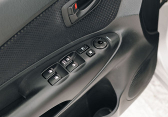 Подержанный автомобиль Hyundai Tucson 2007 года (15 фото)