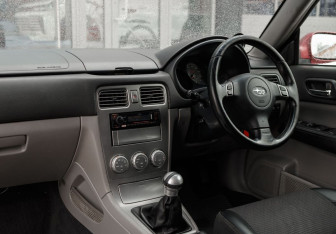 Подержанный автомобиль Subaru Forester Suv 2002 года (12 фото)