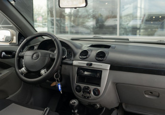 Подержанный автомобиль Chevrolet Lacetti Hatchback 2006 года (10 фото)