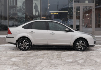 Подержанный автомобиль Ford Focus Sedan 2007 года (4 фото)