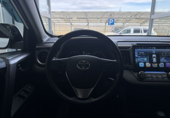 Подержанный автомобиль Toyota RAV4 2019 года (7 фото)