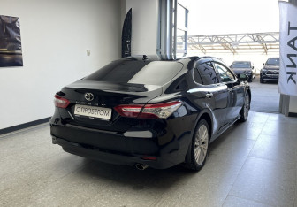 Подержанный автомобиль Toyota Camry Sedan 2020 года (4 фото)