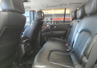 Подержанный автомобиль Infiniti QX80 2016 года (14 фото)