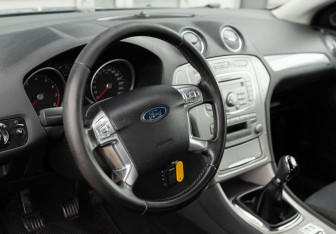 Подержанный автомобиль Ford Mondeo Sedan 2007 года (11 фото)