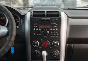 Подержанный автомобиль Suzuki Grand Vitara 2010 года (14 фото)