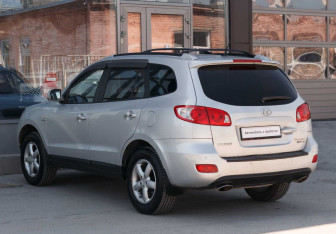 Подержанный автомобиль Hyundai Santa Fe 2007 года (7 фото)