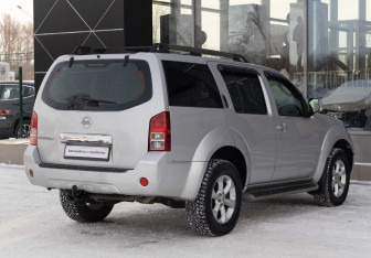 Подержанный автомобиль Nissan Pathfinder 2011 года (5 фото)