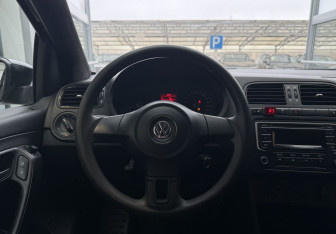 Подержанный автомобиль Volkswagen Polo Sedan 2014 года (6 фото)