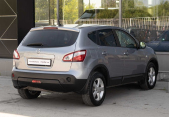 Подержанный автомобиль Nissan Qashqai 2011 года (5 фото)
