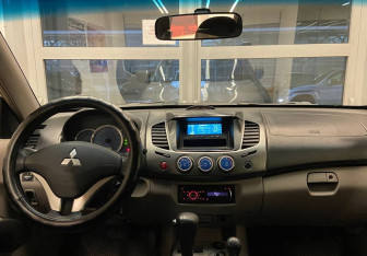 Подержанный автомобиль Mitsubishi L200 2007 года (9 фото)