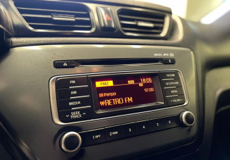 Подержанный автомобиль Kia Rio Sedan 2015 года (12 фото)