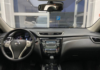 Подержанный автомобиль Nissan X-Trail 2015 года (9 фото)