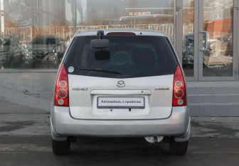Подержанный автомобиль Mazda Premacy 2002 года (6 фото)