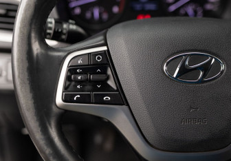 Подержанный автомобиль Hyundai Solaris Sedan 2017 года (12 фото)