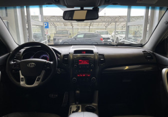 Подержанный автомобиль Kia Sorento 2012 года (10 фото)