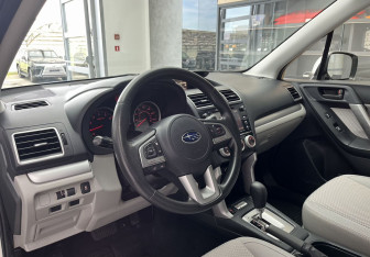 Подержанный автомобиль Subaru Forester Suv 2017 года (7 фото)