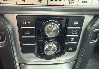 Подержанный автомобиль Toyota Land Cruiser Prado 2019 года (7 фото)