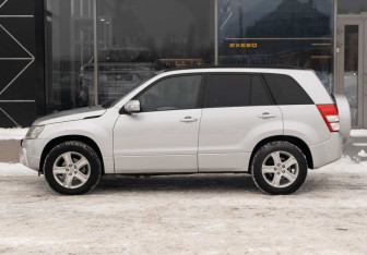 Подержанный автомобиль Suzuki Grand Vitara 2010 года (8 фото)