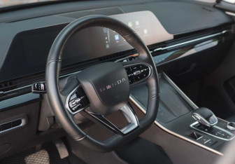 Подержанный автомобиль Omoda C5 2023 года (11 фото)