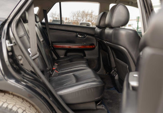 Подержанный автомобиль Lexus RX 2004 года (19 фото)