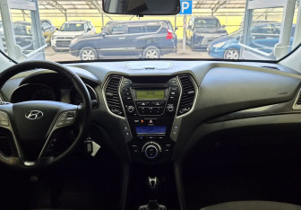 Подержанный автомобиль Hyundai Santa Fe 2012 года (8 фото)