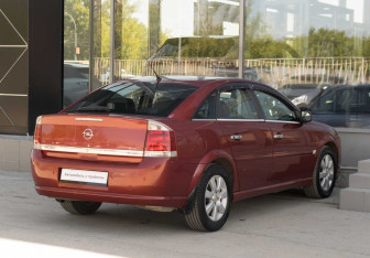 Подержанный автомобиль Opel Vectra Sedan 2006 года (5 фото)