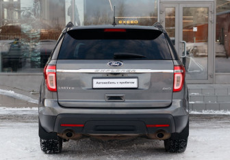 Подержанный автомобиль Ford Explorer 2012 года (6 фото)
