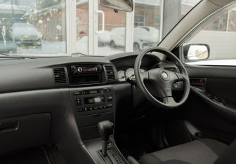 Подержанный автомобиль Toyota Corolla Hatchback 2001 года (10 фото)