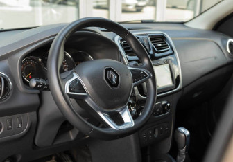 Подержанный автомобиль Renault Sandero 2021 года (10 фото)