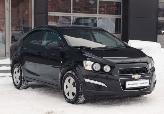 Подержанный автомобиль Chevrolet Aveo Sedan 2013 года (3 фото)