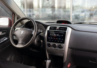 Подержанный автомобиль Suzuki Liana Wagon 2005 года (10 фото)