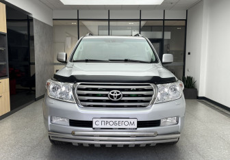 Подержанный автомобиль Toyota Land Cruiser Suv 2008 года (2 фото)