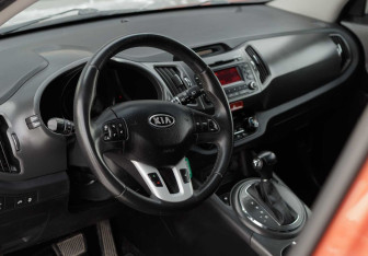 Подержанный автомобиль Kia Sportage 2011 года (11 фото)