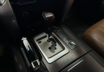 Подержанный автомобиль Toyota Land Cruiser Suv 2014 года (11 фото)