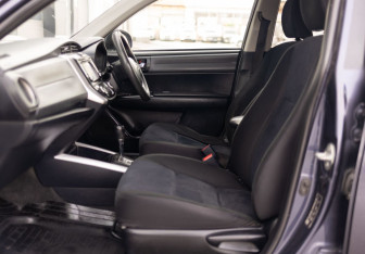 Подержанный автомобиль Toyota Corolla Wagon 2012 года (19 фото)