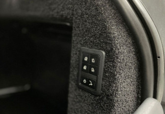 Подержанный автомобиль Land Rover Range Rover 2015 года (25 фото)