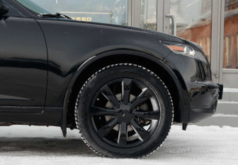 Подержанный автомобиль Infiniti FX 2005 года (9 фото)