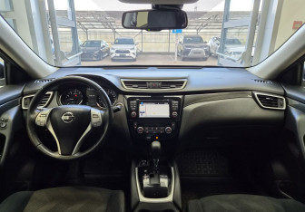 Подержанный автомобиль Nissan X-Trail 2017 года (8 фото)