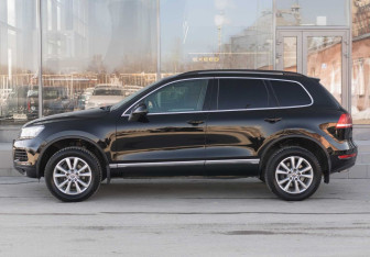 Подержанный автомобиль Volkswagen Touareg 2012 года (8 фото)