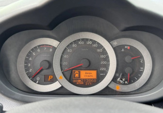 Подержанный автомобиль Toyota RAV4 2011 года (13 фото)