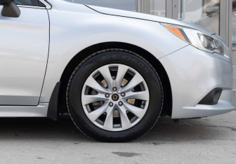 Подержанный автомобиль Subaru Legacy Sedan 2017 года (9 фото)