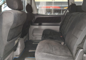 Подержанный автомобиль Toyota Alphard 2008 года (13 фото)