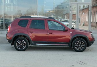 Подержанный автомобиль Renault Duster 2014 года (4 фото)