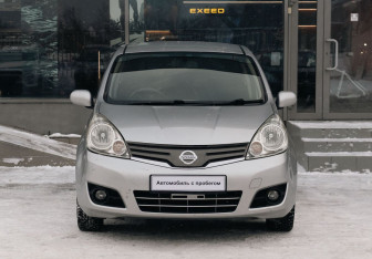 Подержанный автомобиль Nissan Note 2009 года (2 фото)
