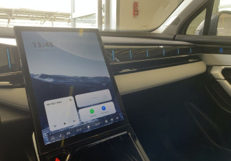 Подержанный автомобиль Geely Atlas 2024 года (8 фото)